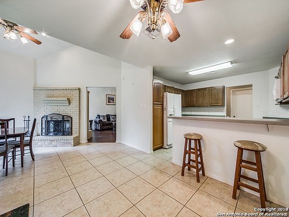 5th image of 164 Oak Fields Dr