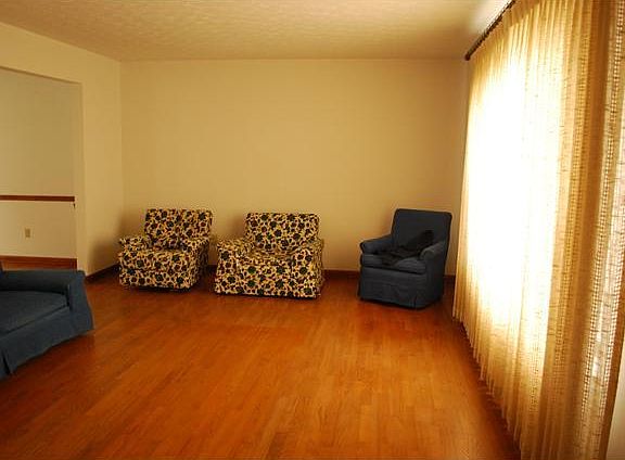2nd image of 9987 Circle Dr