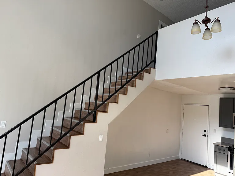 310 1/4 S Kenmore Ave #201 — Photo 14