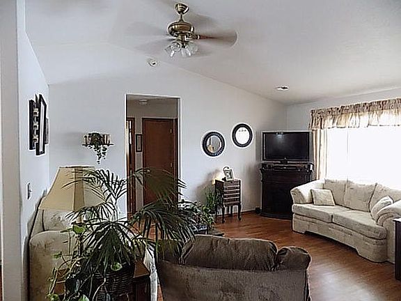 3rd image of 345 E Tiger Ave