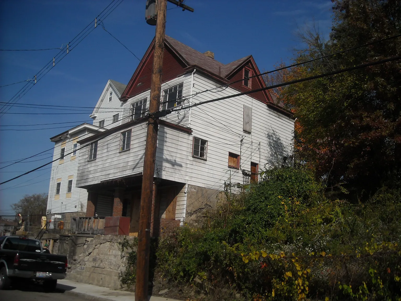 874 Railroad St photo 1