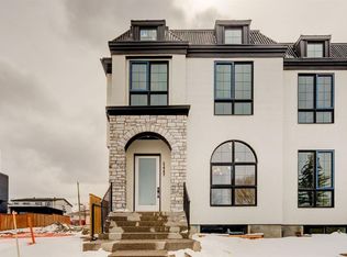 2447 NW 29 SW, Calgary, AB T2T1P1