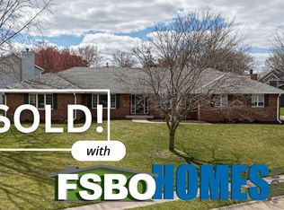 4306 Ridgewood Ct, Davenport, IA 52807