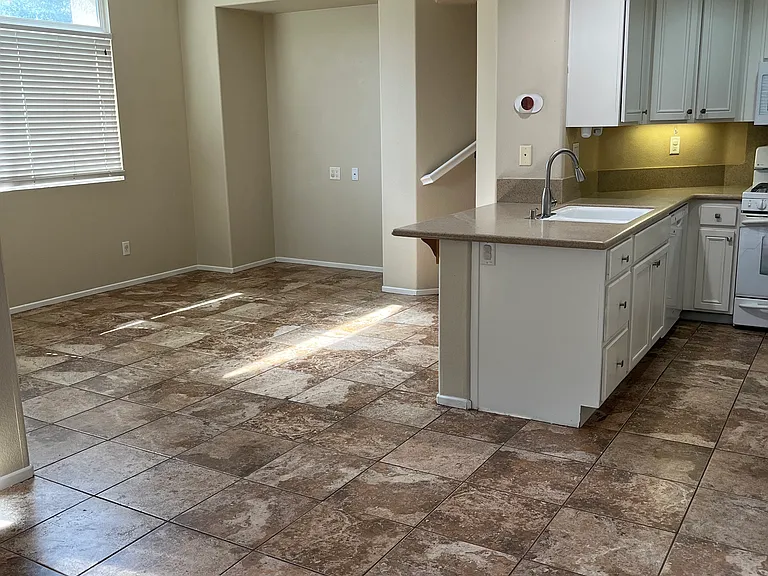 418 Almond Rd — Photo 3