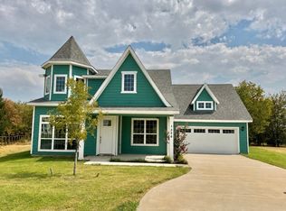 1356 Orange Blossom Ct, Gainesville, TX 76240