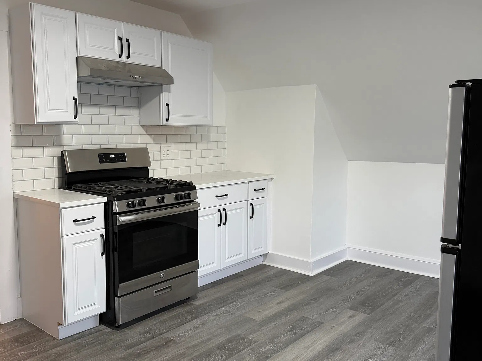 2 bed, 710 sqft, $2,100 — Photo 3
