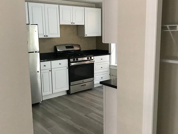 3rd image of 3841 N Greenview Ave #N6gbfe43d