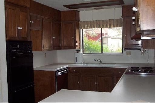 4th image of 814 SUGAR PINE DR