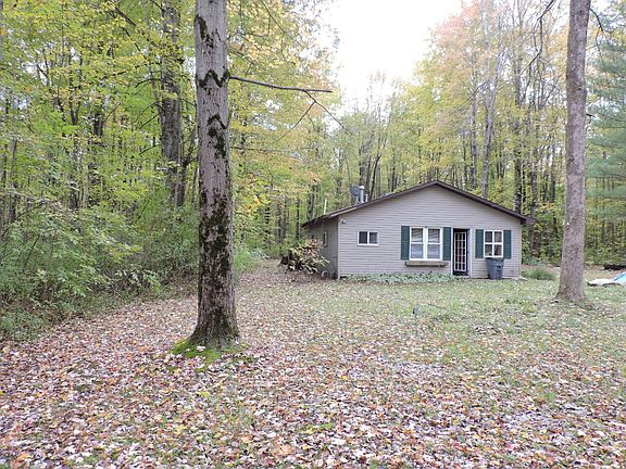 2nd image of 46870 Sycamore Dr