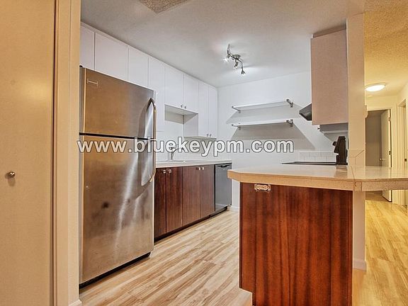 5th image of 7863 SE Milwaukie Ave