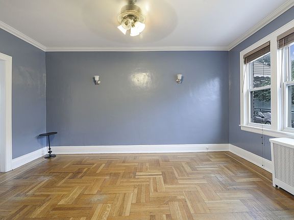 2nd image of 2440 32nd St