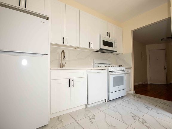4th image of 160 7th Ave APT 3L