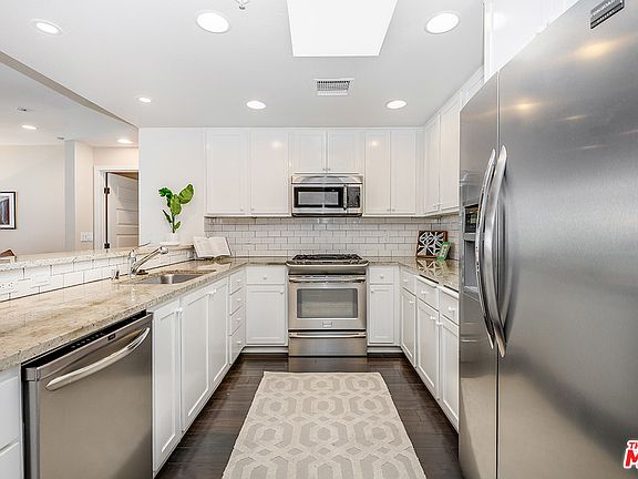 5th image of 10648 Woodbridge St Unit 302