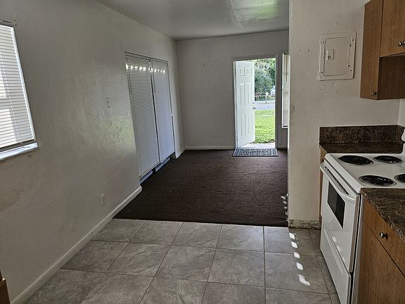 4th image of 2011 NW 28th St