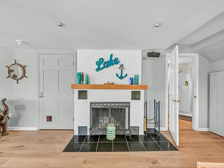 18 Shore Rd — Photo 33