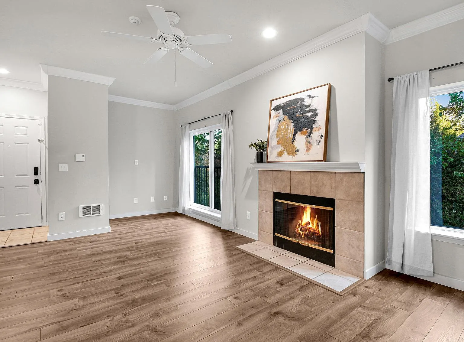 3 bed, 2.5 bath, 1455 sqft, $3,500 — Photo 3