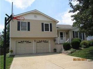 208 Mesa Dr, Smithville, MO 64089