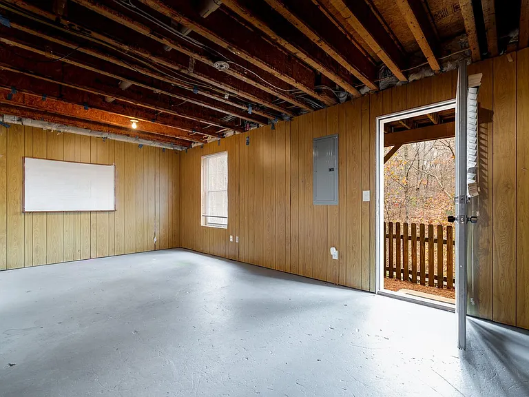427 Red Coat Ln — Photo 21