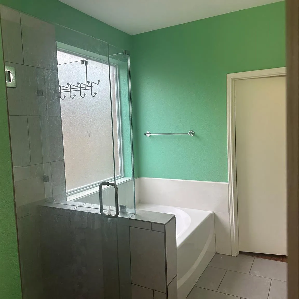 5 bed, 2788 sqft, $3,100 — Photo 2