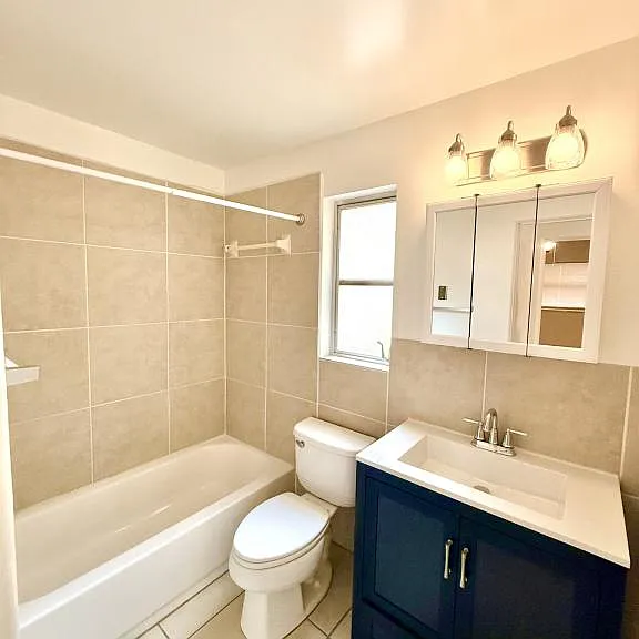 1135 Highland St N — Photo 9