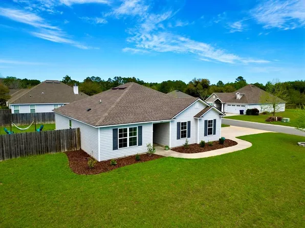 209 Cypress St, Ray City, GA 31645