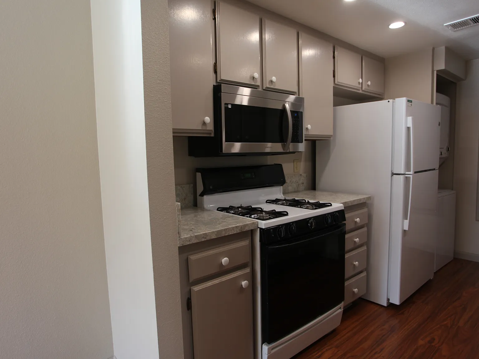 2 bed, 1050 sqft, $2,875 — Photo 4