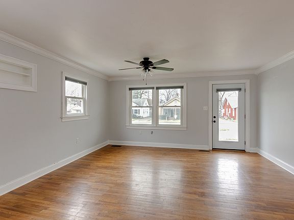 4th image of 1212 N Spring St