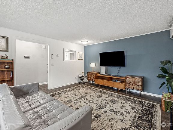 5th image of 11806 Champion Drive SW
