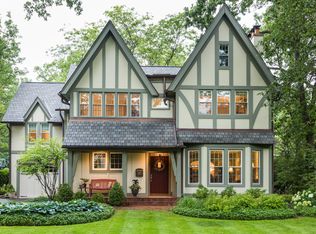 575 Stonegate Ter, Glencoe, IL 60022