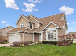 1832 Nottingham Rd, Woodridge, IL 60517