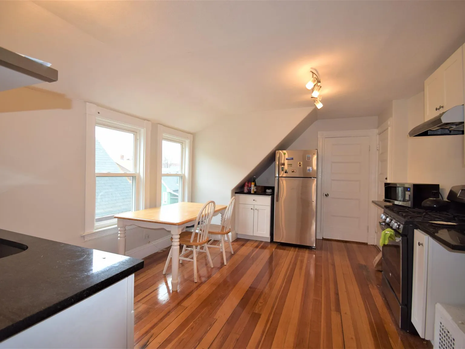2 bed, 1000 sqft, $2,900 — Photo 3