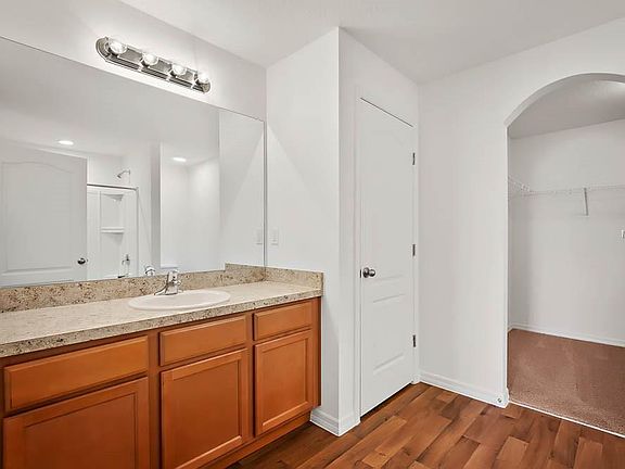 4th image of 735 Chatham Walk Dr