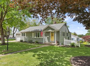 97 Morningview Dr, Pittsfield, MA 01201