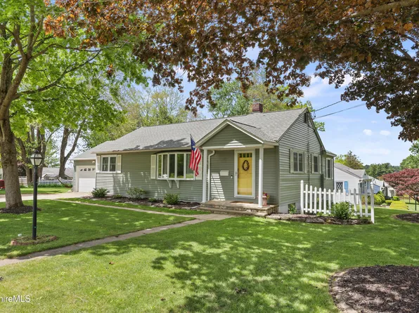 97 Morningview Dr, Pittsfield, MA 01201