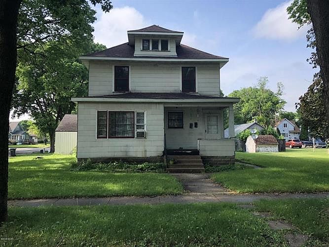 1st image of 1020 Campbell Ave NW