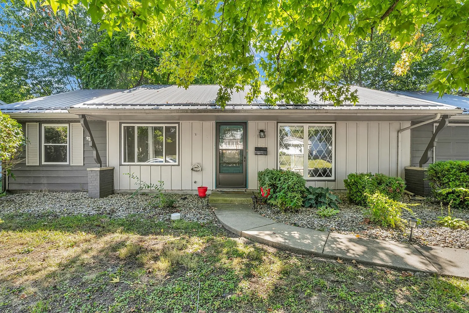 512 Dawn Ave photo 1
