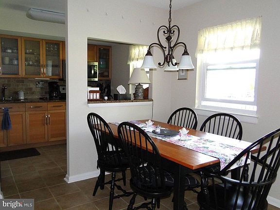 5th image of 15 Kearney Dr