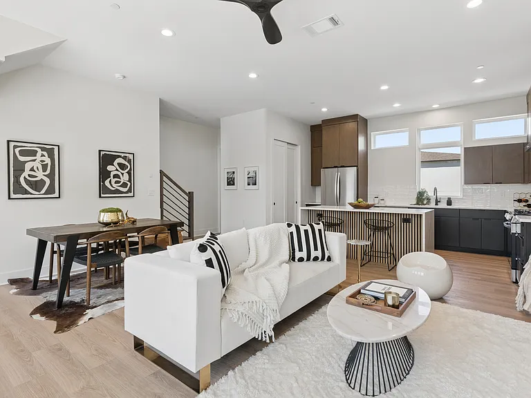 2202 N Carroll Ave #102 — Photo 22