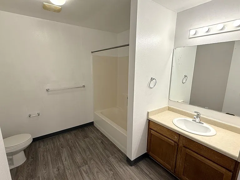610 S 12th St #C201 — Photo 12