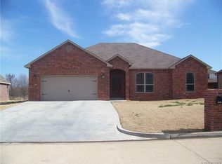 3802 Crestview Dr, Muskogee, OK 74403