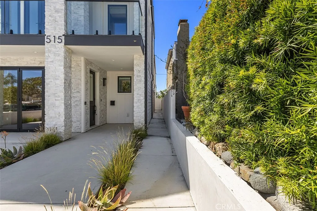 2 bed, 2.5 bath, 1275 sqft, $9,000 — Photo 2