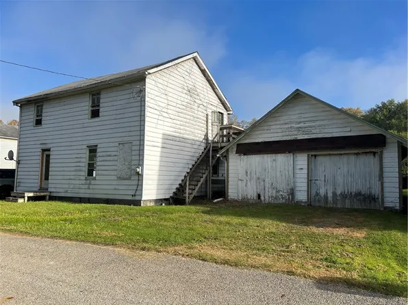 136 Canal St, Wampum, PA 16157