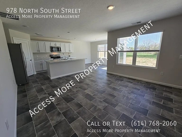 978 N South St — Photo 7