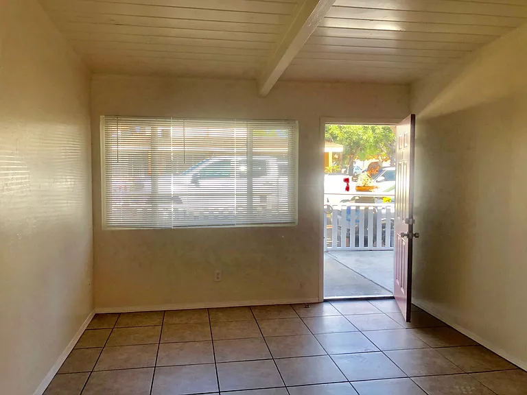 G St — Photo 22