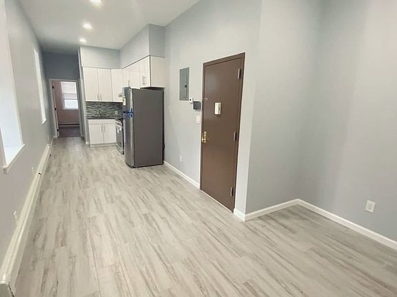 4th image of 187 Irving Ave #1
