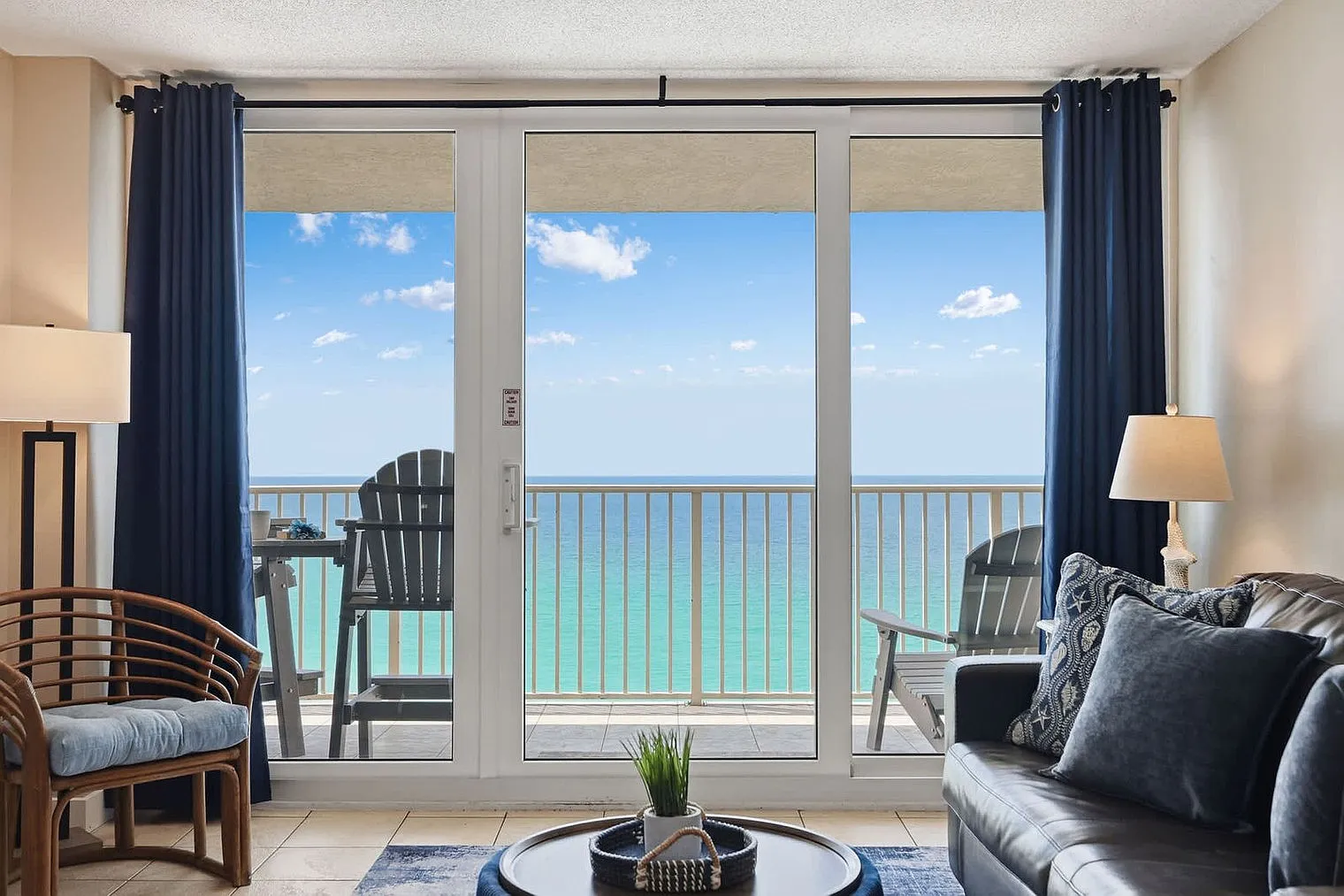 2 bed, 2.0 bath, 1044 sqft, $2,570 — Photo 1