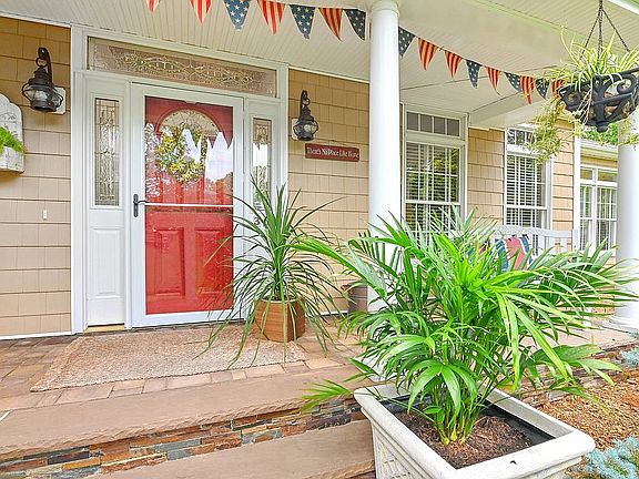 3rd image of 30 Christine Ln