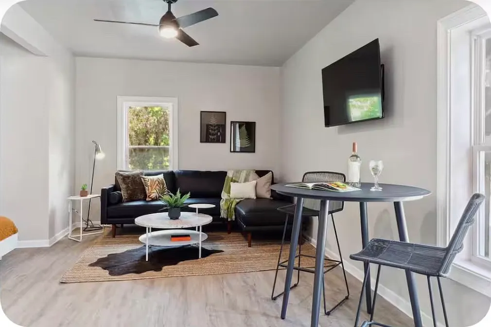 Studio, 600 sqft, $1,300 — Photo 1
