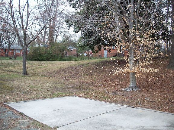 5th image of 4107 Hampshire Dr