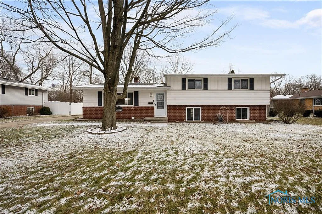 3665 Southlawn Dr photo 1